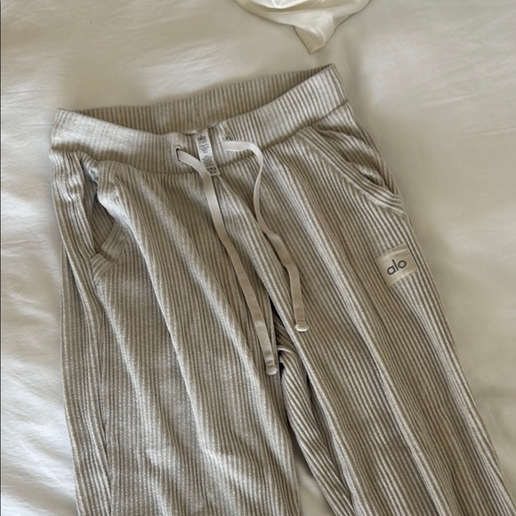 ALO Ribbed Joggers - Picture 2 of 5